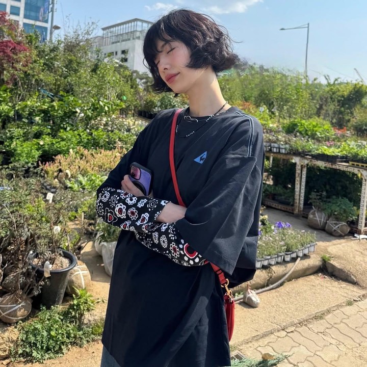 <p>Tak dapat dimungkiri bahwa kebanyakan artis Korea tampil hampir sempurna di hadapan publik. Bukan hanya dari kecantikan, melainkan juga cara mereka memilih <em>outfit</em> sehari-hari. Salah satu aktris K-Pop yang dikenal sangat <em>fashionable</em> adalah Nana mantan member After School. (Foto: Instagram@jin_a_nana)</p>