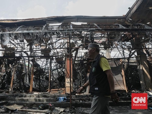Polisi Ambil Sampel Abu Hingga Kabel Usut Kebakaran Pasar Taman Puring