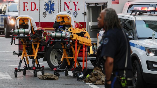 Dua orang termasuk pelaku tewas dalam insiden penembakan di Manhattan, New York, pada Senin (28/7) malam waktu setempat.