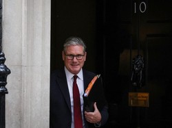 Britain's Prime Minister Keir Starmer leaves 10 Downing Street in central London on July 16, 2025, to take part in the weekly session of Prime Minister's Questions (PMQs). (Photo by JUSTIN TALLIS / AFP)