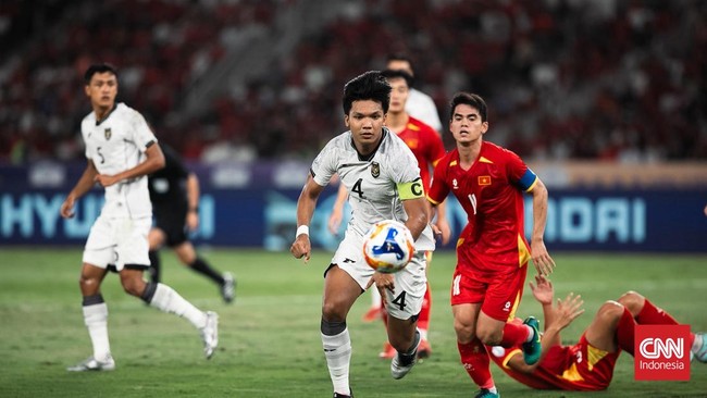 Kadek Arel Minta Maaf Indonesia Gagal Juara Piala AFF U-23 2025 Kapten Timnas Indonesia U-23 Kadek Arel minta maaf usai tim Garuda Muda gagal meraih gelar juara Piala AFF U-23 2025 setelah kalah dari Vietnam.