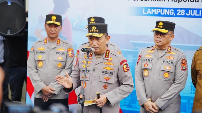 Saat ini, Polri telah memiliki 359 SPPG dengan 23 beroperasi, 32 persiapan operasional, 140 pembangunan, dan 164 SPPG dalam tahap persiapan groundbreaking.