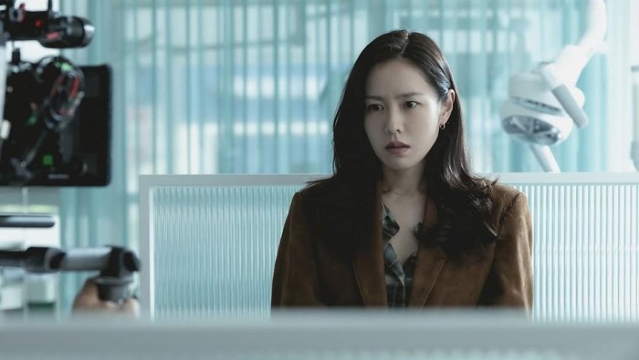 Ada yang Tayang Tahun Ini! Simak 3 Proyek Akting Terbaru dari Aktris Cantik Son Ye Jin yang Wajib Dinanti
