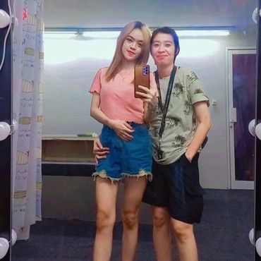 Eks Artis Cilik Nikah Sesama Jenis, Ini 7 Potret Riri Febriana & Rachel Ibadah-Kerja Bareng