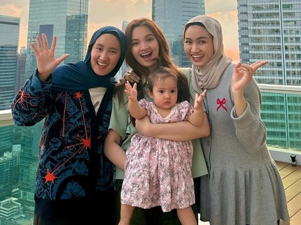 Potret Sabrina Anggraini Bareng Kedua Adik, Semuanya Lulusan Universitas Bergengsi Dunia