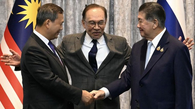 Perdana Menteri Malaysia Anwar Ibrahim mengungkap perang China dan Amerika Serikat dalam gencatan senjata Kamboja-Thailand usai perang empat hari.