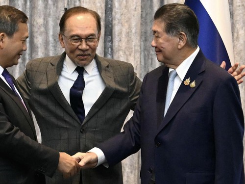 Thailand dan Kamboja Teken Perjanjian Gencatan Senjata