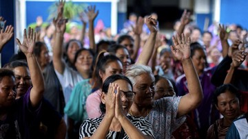 FOTO: Sukacita Warga Sambut Gencatan Senjata Thailand-Kamboja