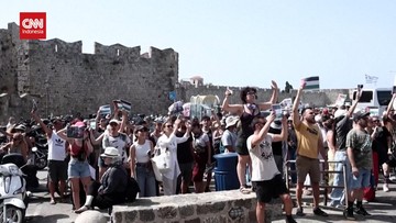 VIDEO: Aksi Bela Palestina, Warga Yunani Tolak Kapal Israel Bersandar