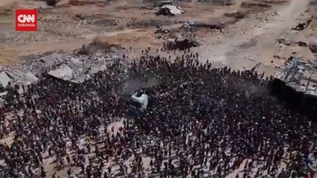 VIDEO: Pilu Ribuan Warga Gaza Berebut Bantuan Kemanusiaan dari Truk