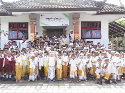 LG Resmikan Perpustakaan Anak LG Loves Children untuk 3 Sekolah di Bali