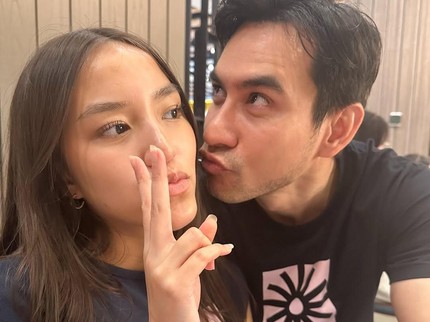 5 Potret Kedekatan Darius Sinathrya dan Sang Putri yang Beranjak Remaja