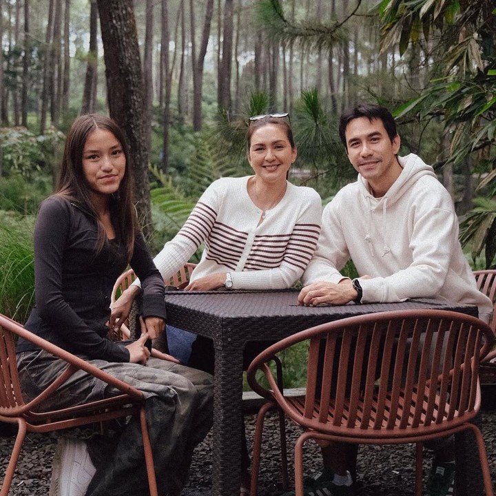 <p>Lantaran kedua anak laki-lakinya kini kuliah di Portugal, Darius lebih sering menghabiskan waktu bersama sang putri. Hal tersebut pun diketahui langsung melalui beberapa <em>postingan</em> Darius di media sosialnya. (Foto: Instagram@darius_sinathrya)</p>