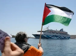 Pendemo Tolak Kapal Pesiar Bawa Turis Israel Berlabuh di Yunani