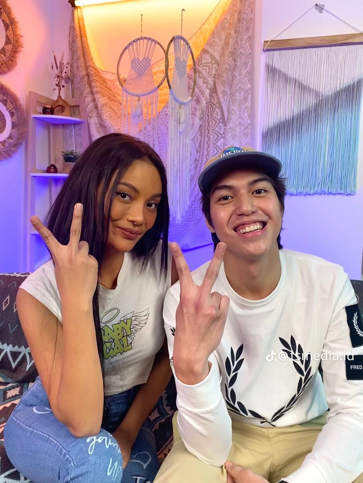 El Rumi dan Erika Carlina