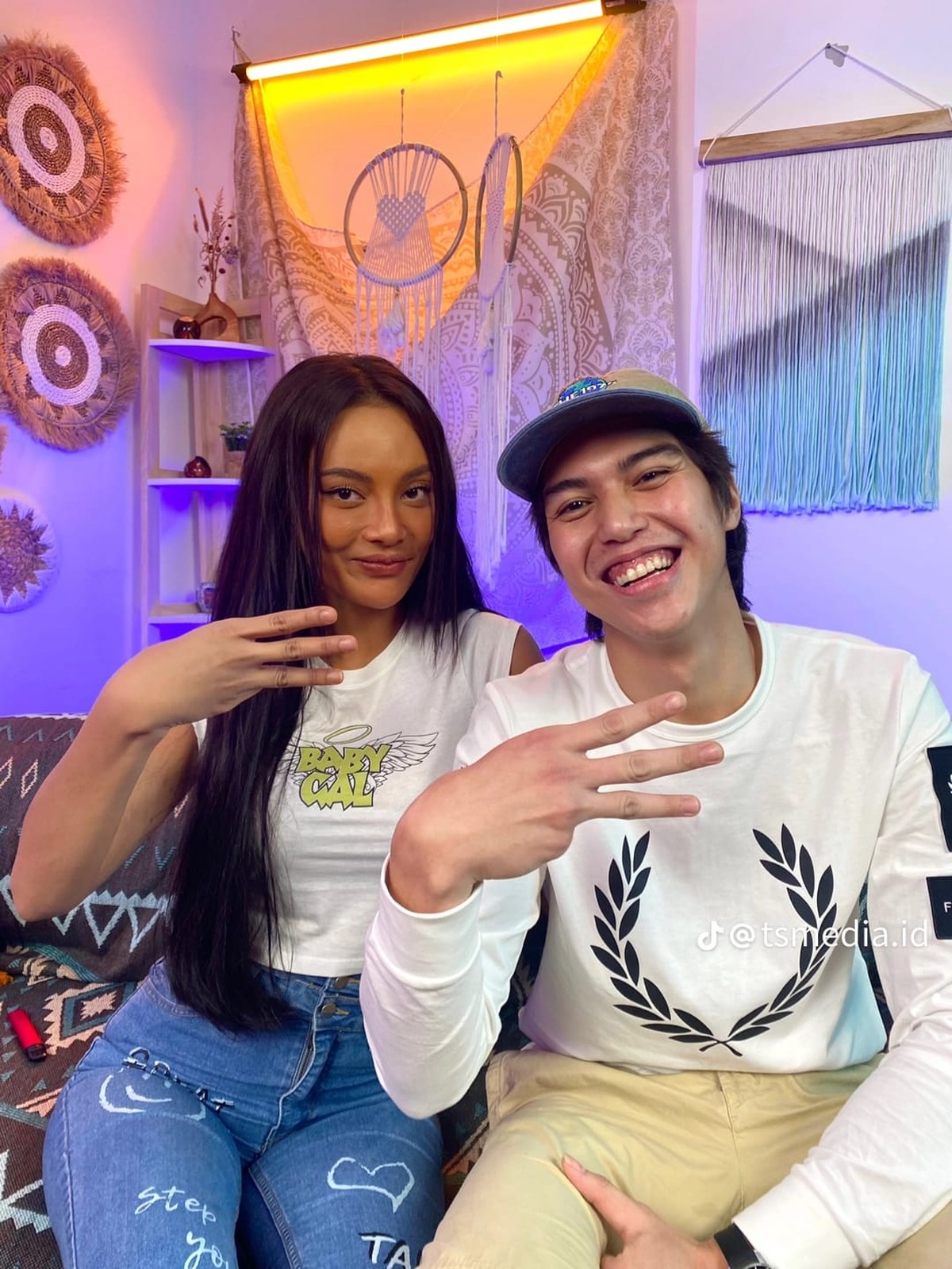 El Rumi dan Erika Carlina