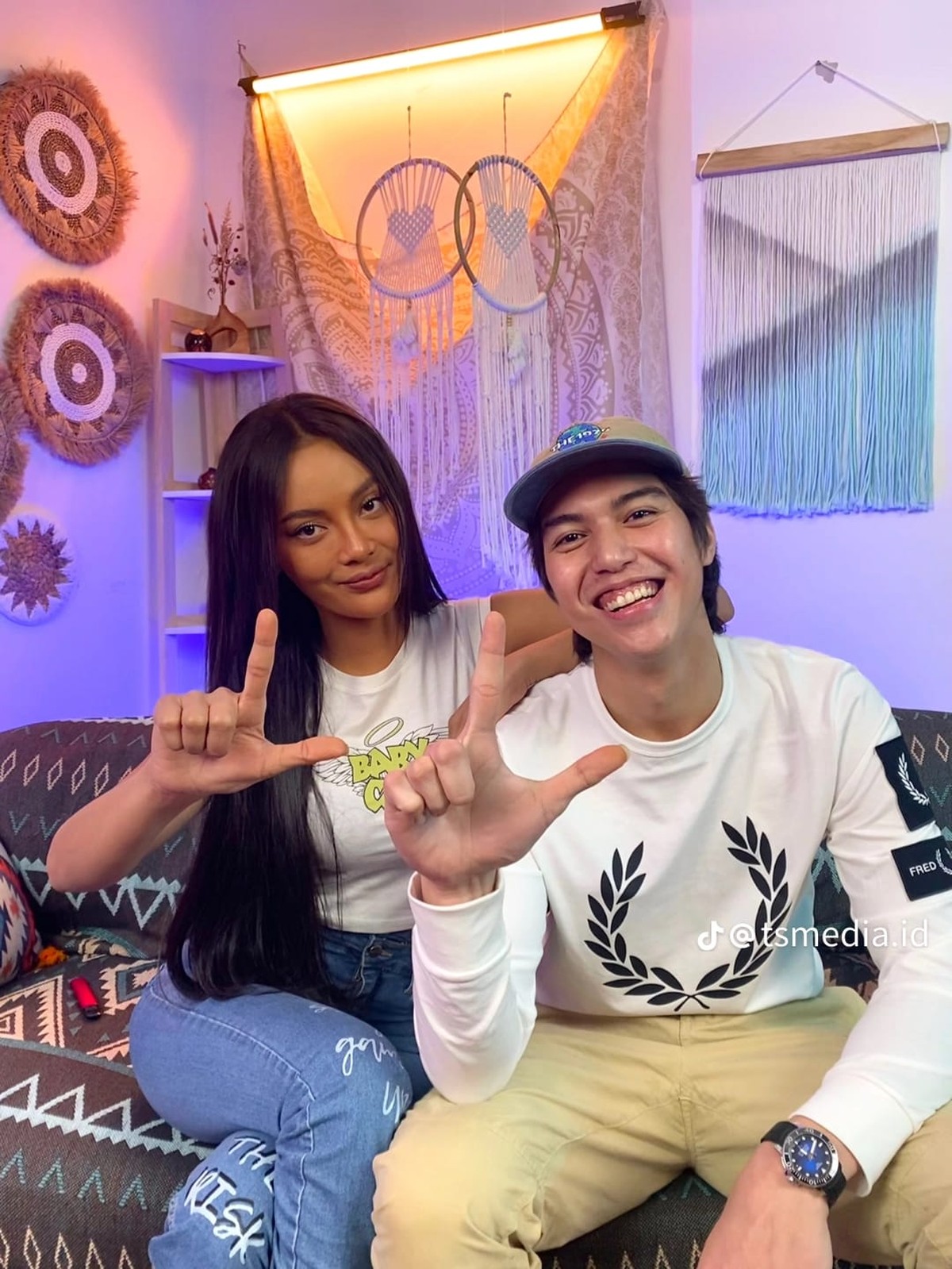 El Rumi dan Erika Carlina