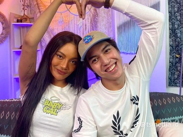 img-title Potret Kedekatan Erika Carlina dan El Rumi yang Kini Disorot Lagi