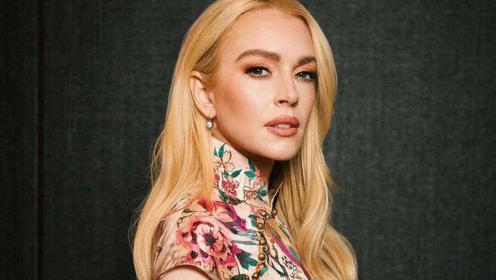 img-title Bikin Nostalgia! Lindsay Lohan Bangkitkan Gaya Ikonis 'The Parent Trap' Setelah 27 Tahun Berlalu