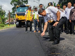 Ahmad Luthfi Cek Perbaikan Jalan Rempeyek Parakan-Patean di Temanggung