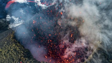 Gunung Api di Kamchatka Rusia Erupsi Usai Gempa, Apakah Berkaitan?