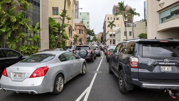 FOTO: Warga Hawaii Mengungsi dari Ancaman Tsunami, Honolulu Macet