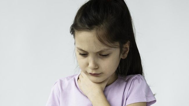 Pertolongan Pertama saat Anak Menelan Benda Asing, Lakukan Hal Ini Bun!