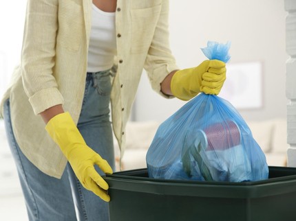 9 Cara Membunuh Belatung di Tempat Sampah