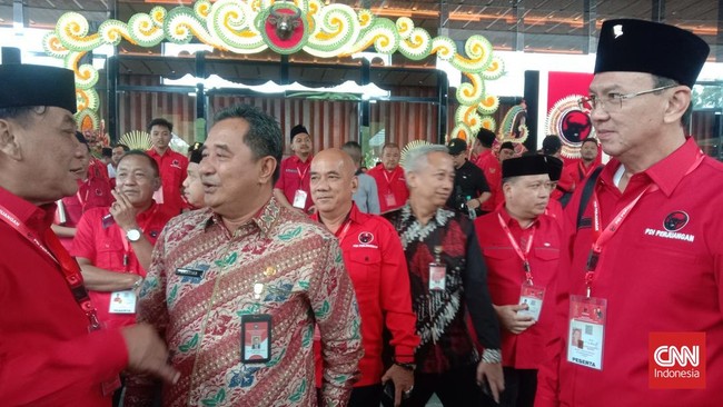 Jajaran petinggi PDIP, termasuk Puan Maharani dan Yasonna Laoly, hadir di acara Bimtek di Bali. Fokus pada soliditas partai dan pengawasan program pemerintah.