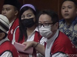 Jan Hwa Diana dan Suami Jalani Sidang Perdana Perkara Perusakan
