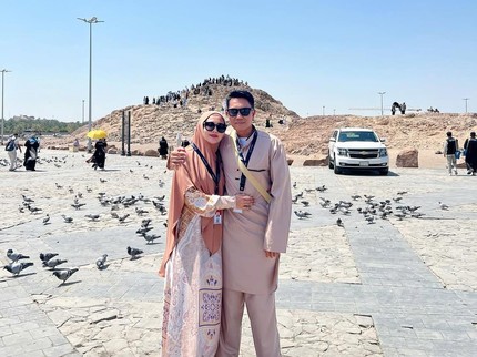 5 Potret Juliana Moechtar dan Suami TNI Ibadah Umrah, Bersyukur Bisa Kembali ke Tanah Suci