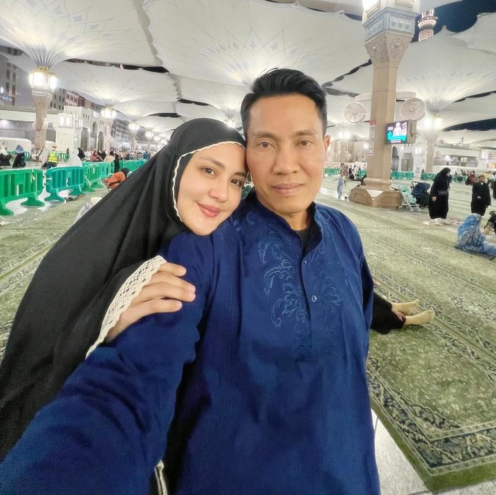 <p>Perjalanan ibadah ini dibagikan langsung oleh Juliana melalui beberapa foto yang diunggah di akun Instagram pribadinya. &ldquo;Berjalan di antara doa-doa, setiap sujud di Tanah Suci. MasyaAllah Alhamdulillah,&rdquo; ujar Juliana, dikutip dari laman Instagram <em>@julianamoechtar,</em> Rabu (30/7/2025).&nbsp;(Foto: Instagram@julianamoechtar)</p>