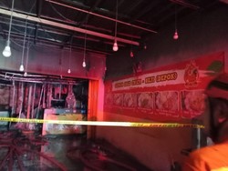 Kios di Depok Terbakar, 2 Orang Diduga Keracunan Asap Usai Terjebak