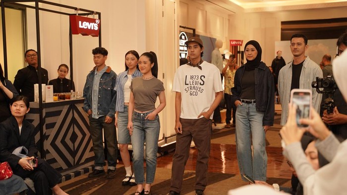 Levi's