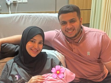 Selamat, Yislam Jaidi dan Miskah Shafa Dikaruniai Anak Pertama Perempuan