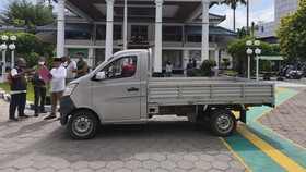 Anak Boyamin Penggugat Jokowi Bawa Mobil Pikap Esemka ke PN Solo