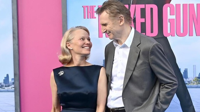 Pamela Anderson dan Liam Neeson