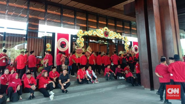 DPP PDI Perjuangan menggelar Bimtek di Bali untuk ribuan kader. Puan Maharani menegaskan pentingnya soliditas partai menjelang kongres.