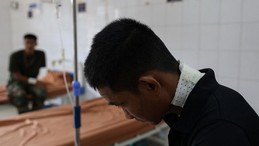 Para tentatra nan terluka antre untek mendapatkan perawatan di provinsi Oddar Meanchey, Kamboja, Rabu (30/7/2025). (REUTERS/Tyrone Siu) Para tentatra nan terluka antre untek mendapatkan perawatan di provinsi Oddar Meanchey, Kamboja, Rabu (30/7/2025). (REUTERS/Tyrone Siu)