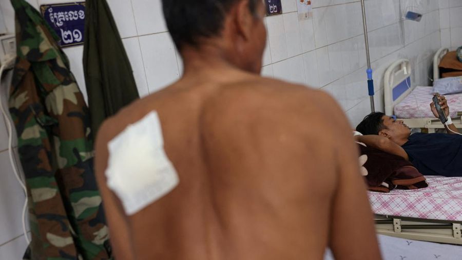 Para tentatra nan terluka antre untek mendapatkan perawatan di provinsi Oddar Meanchey, Kamboja, Rabu (30/7/2025). (REUTERS/Tyrone Siu) Para tentatra nan terluka antre untek mendapatkan perawatan di provinsi Oddar Meanchey, Kamboja, Rabu (30/7/2025). (REUTERS/Tyrone Siu)