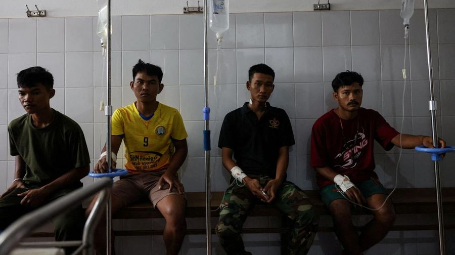 Para tentatra nan terluka antre untek mendapatkan perawatan di provinsi Oddar Meanchey, Kamboja, Rabu (30/7/2025). (REUTERS/Tyrone Siu) Para tentatra nan terluka antre untek mendapatkan perawatan di provinsi Oddar Meanchey, Kamboja, Rabu (30/7/2025). (REUTERS/Tyrone Siu)