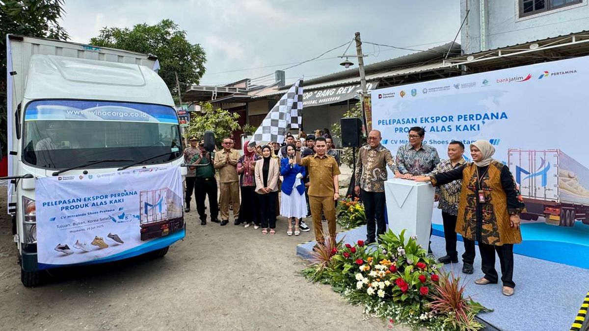 Ekspor Global UKM Binaan Pertamina Gandeng Ratusan Perajin Sepatu