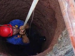 Penyelamatan Heroik Damkar Sukabumi dari Dalam Sumur 15 Meter
