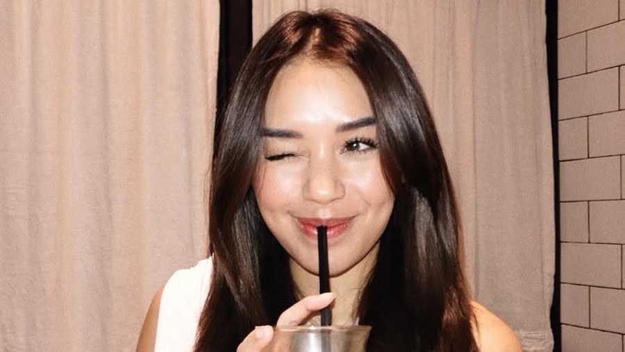 Potret Lula Lahfah Saat Ngemil di Jepang dan Singapura