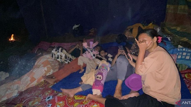 Sejumlah penduduk di Batudaa Pantai, Gorontalo, sempat mengungsi ke perbukitan waspada tsunami buntut gempa Rusia.