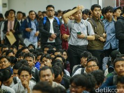 Video: Cerita Nur, Ibu yang Rela Antar Anaknya Cari Kerja di Job Fair Jaktim