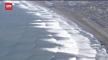 VIDEO: Detik-detik Gelombang Awal Tsunami Terjang Hokkaido