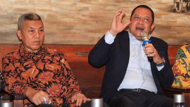 Komisi Yudisial menyatakan tiga hakim pada kasus korupsi penyelewengan izin impor gula eks mendag Tom Lembong terbukti melakukan pelanggaran kode etik.