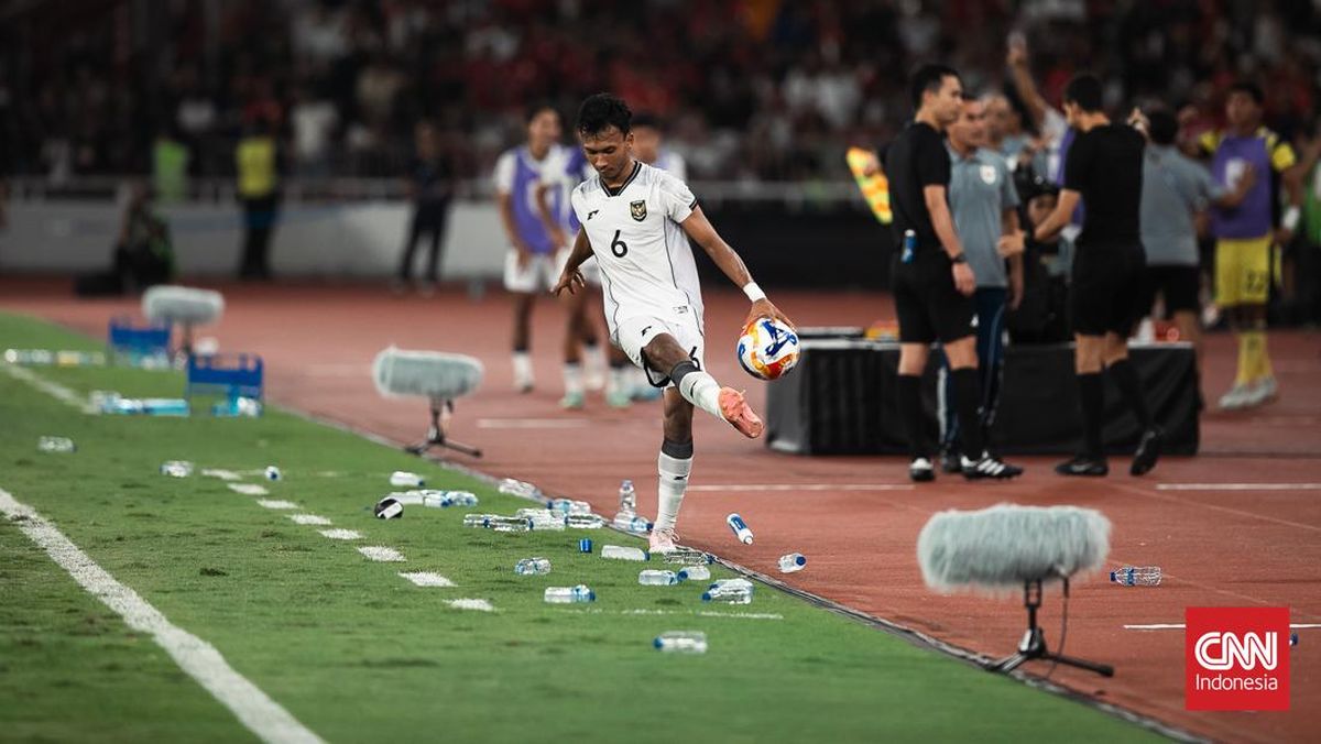Vietnam Sengaja Halangi Lemparan Robi Darwis dengan Botol?