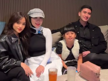 Dihadiri Fuji, Ini 7 Potret Venna Melinda Dapat Kejutan Ultah dari Verrell & Athalla
